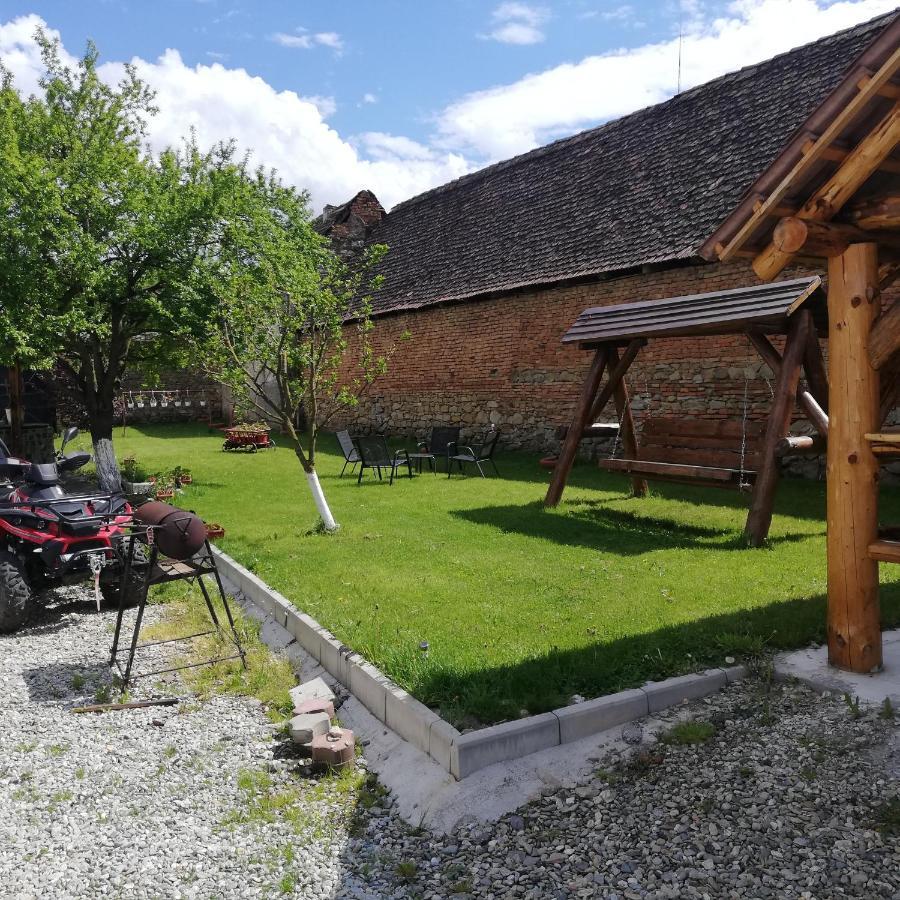 Hostal Casa Din Barcut Exterior foto