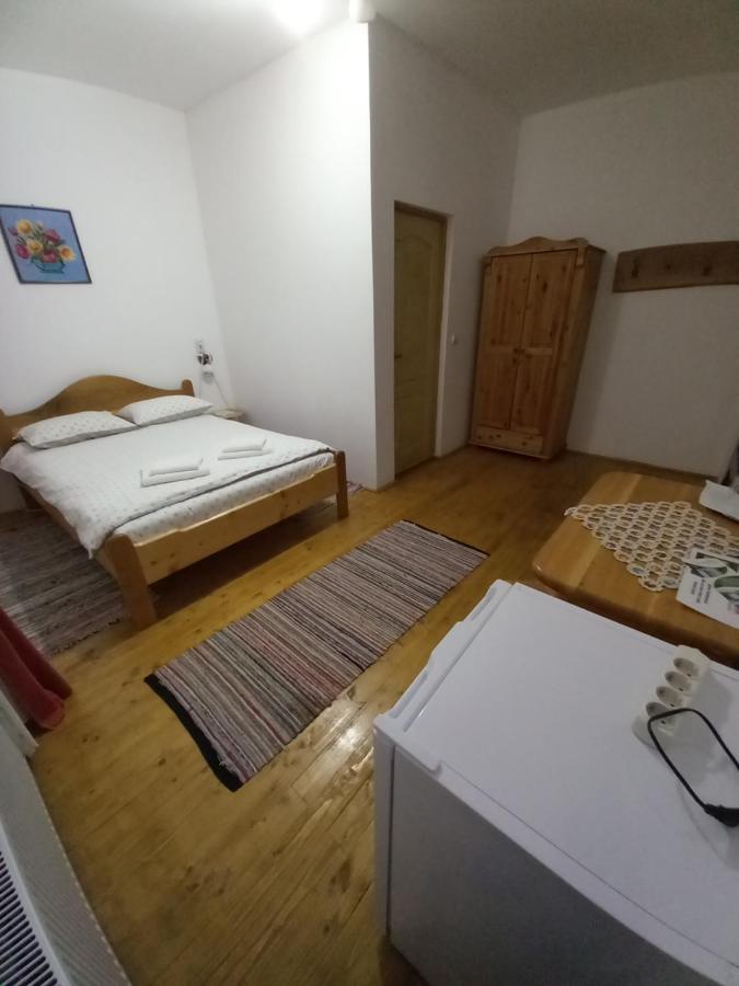 Hostal Casa Din Barcut Exterior foto
