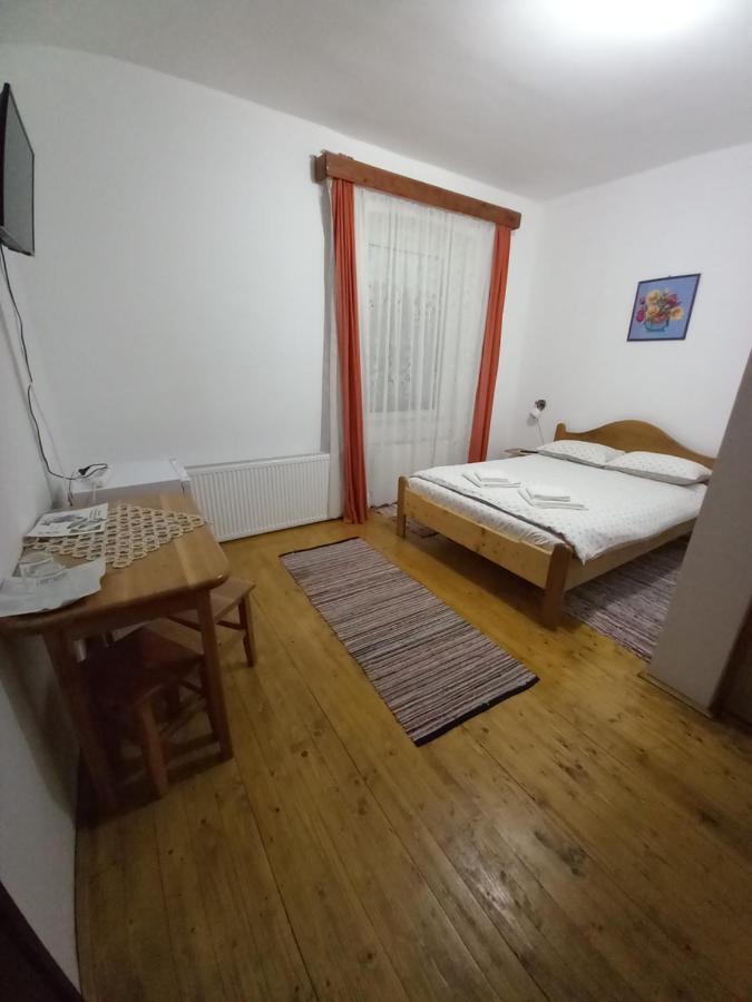 Hostal Casa Din Barcut Exterior foto